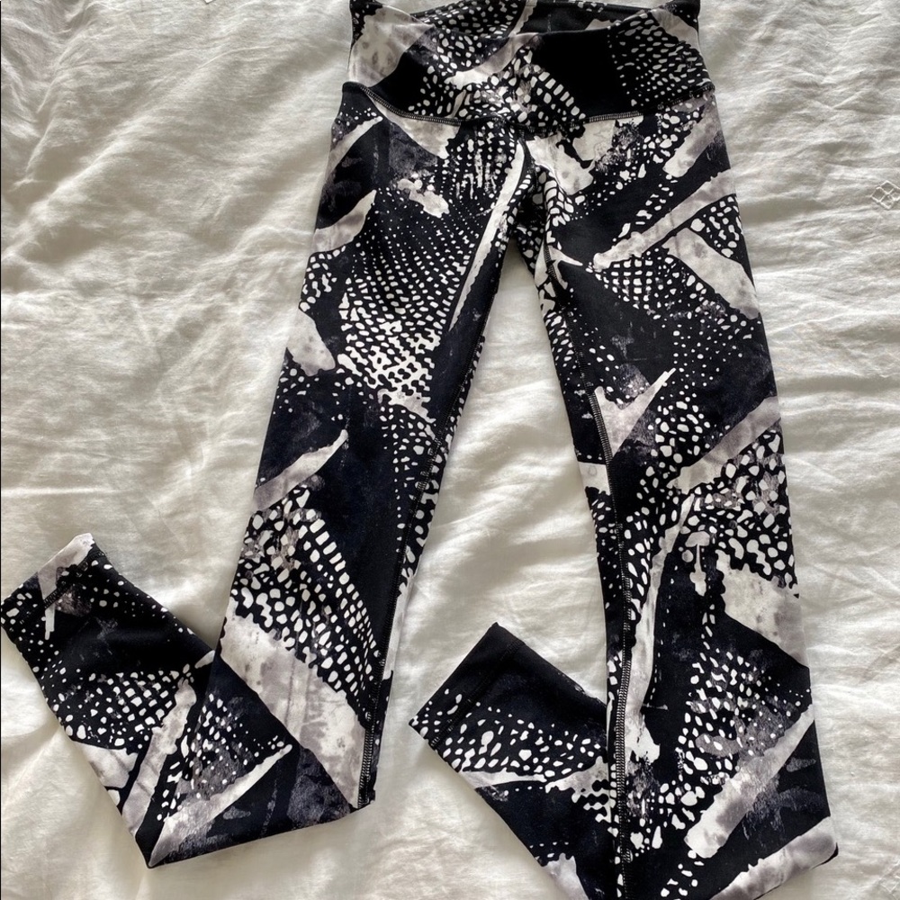 LuluLemon Wunder Under Legging-White/Black Mosaic